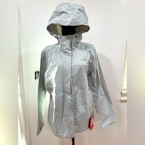 New with tags women’s Northface Jacket. Size XL.